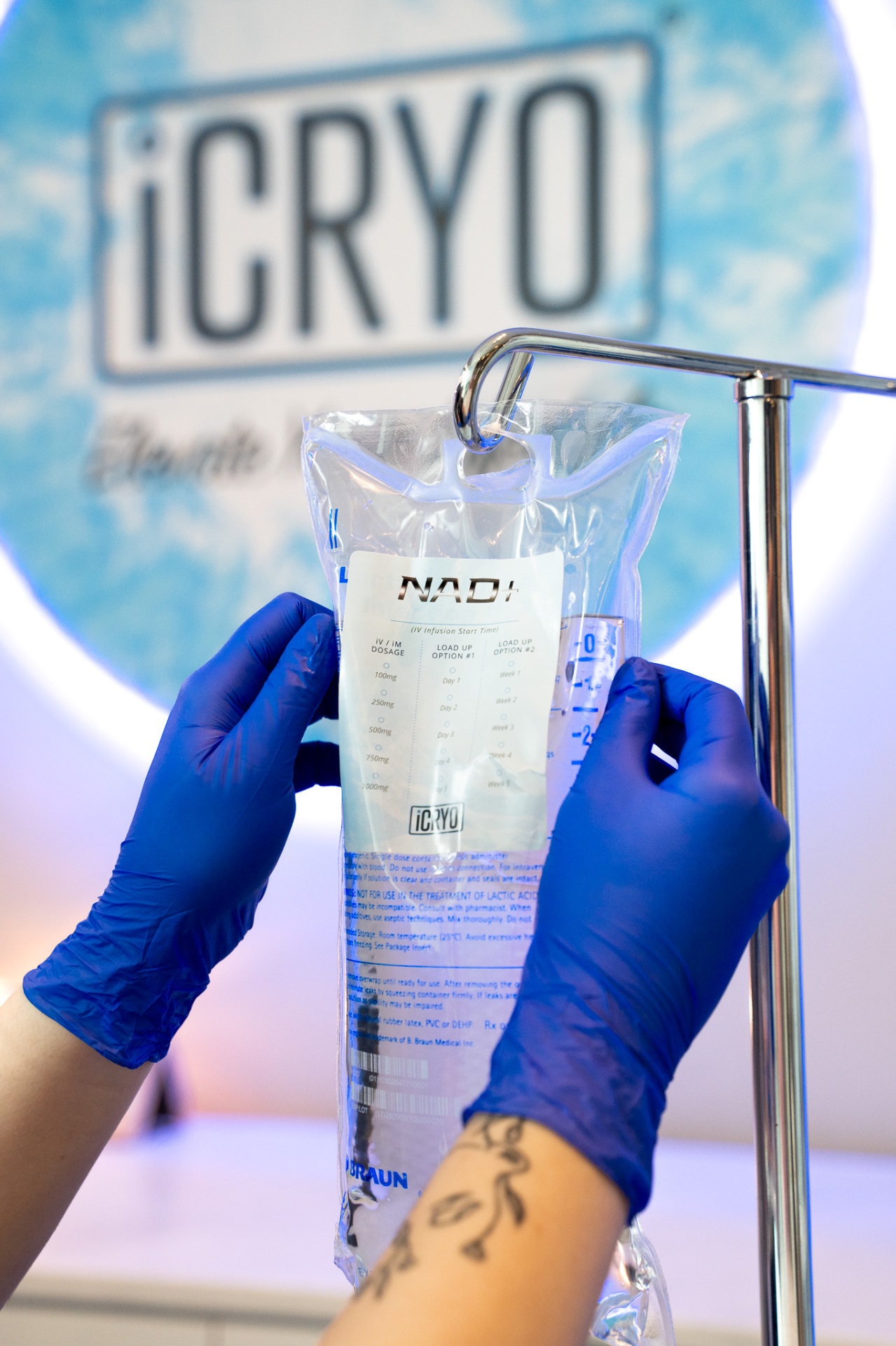 iCRYO St Johns licensed RN preparing medical-grade NAD+ injection